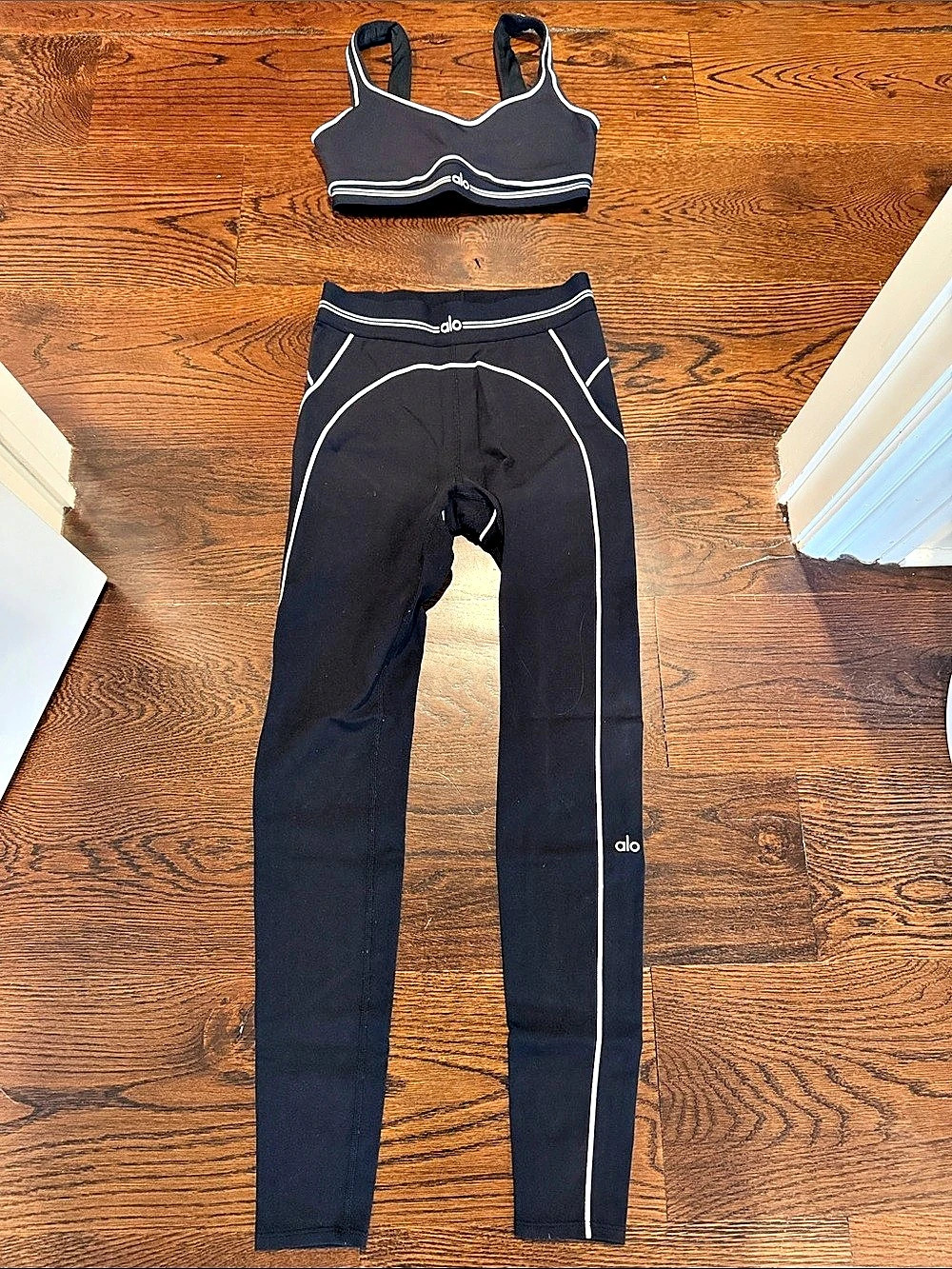 alo Matching Sports Bra & Leggings Set Black Small